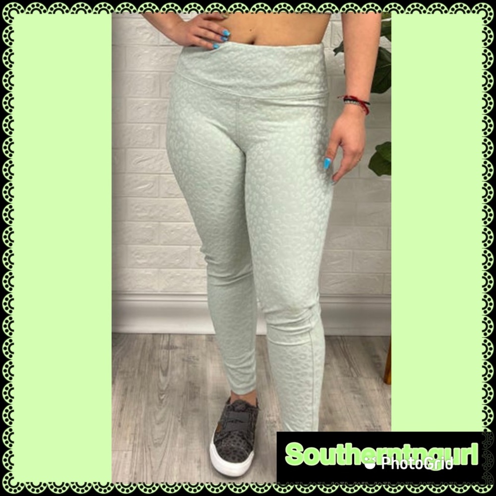 NWT MONO B Textured Jacquard Leopard Tummy Control Double Layered Leggings - Picture 1 of 9